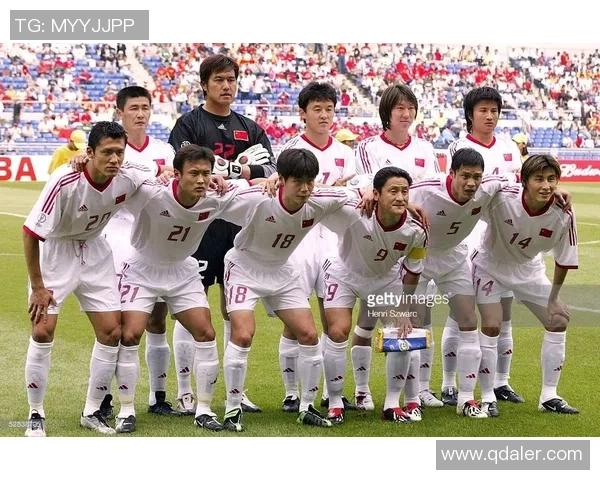 足球巨星争锋：全球顶级球员跨时代对决，谁能称霸绿茵场？